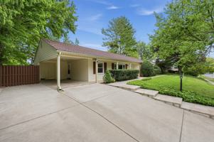 featured image of 8507 Victory Ln #1