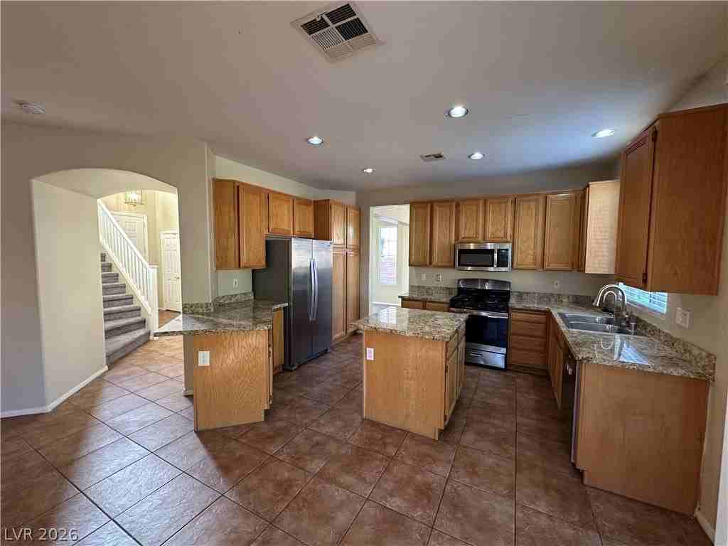 3023 Carbondale St - Photo 3 of 24