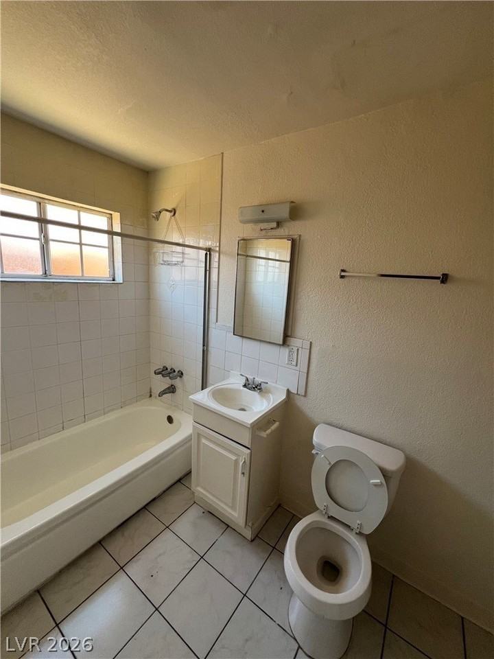 2300 Sunrise Ave #7 - Photo 5 of 5