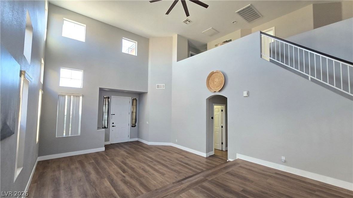 9860 Ridge Hill Ave - Photo 3 of 37