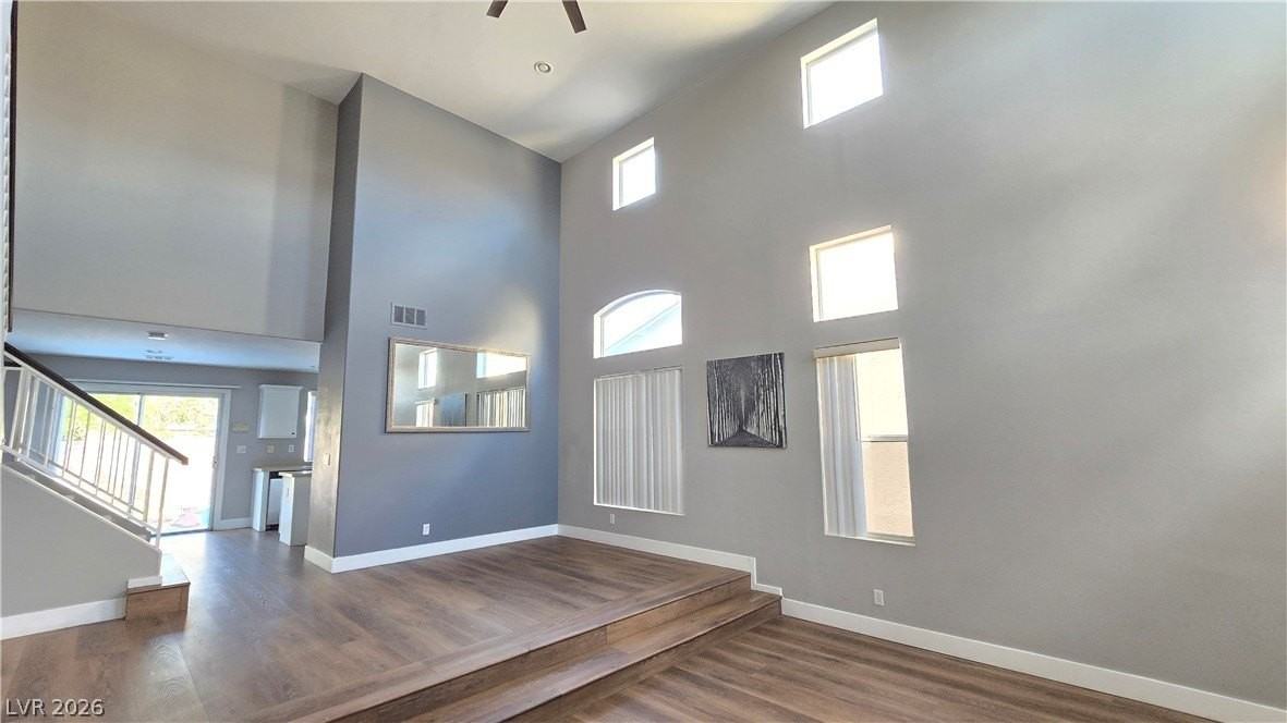 9860 Ridge Hill Ave - Photo 4 of 37