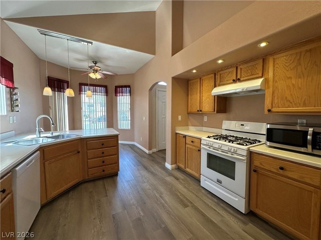 903 Sterling Thorn Ct - Photo 5 of 25