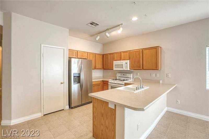 8847 Sacred Falls Ave - Photo 5 of 30