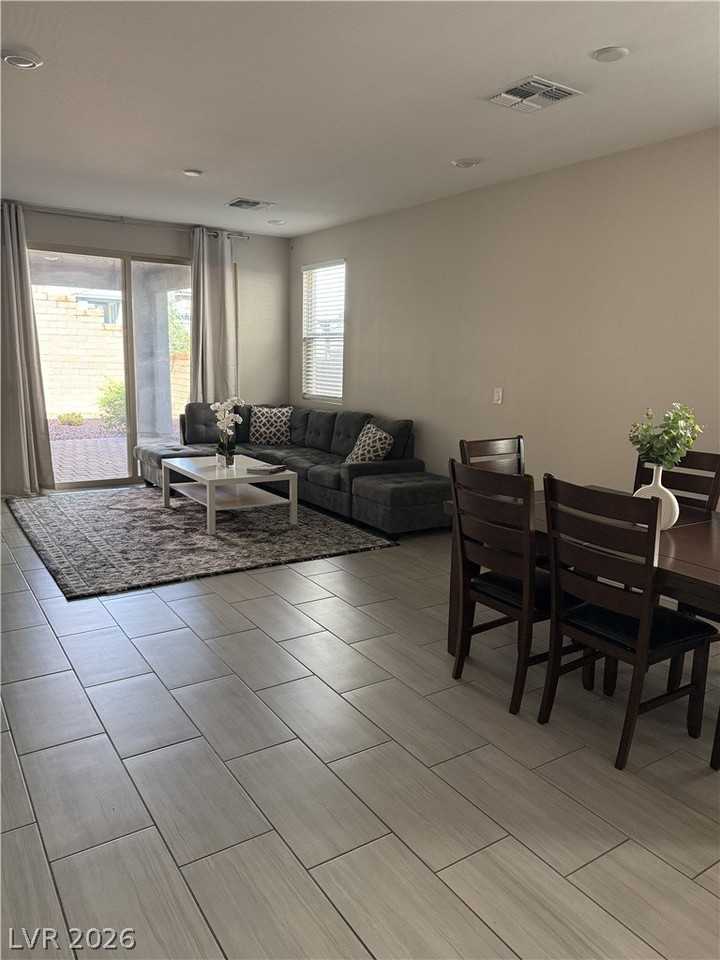10688 Silver Pond Ave - Photo 4 of 22
