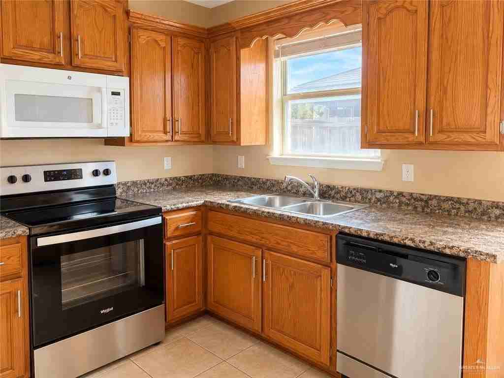 2112 W Western Dr #1 - Photo 3 of 8