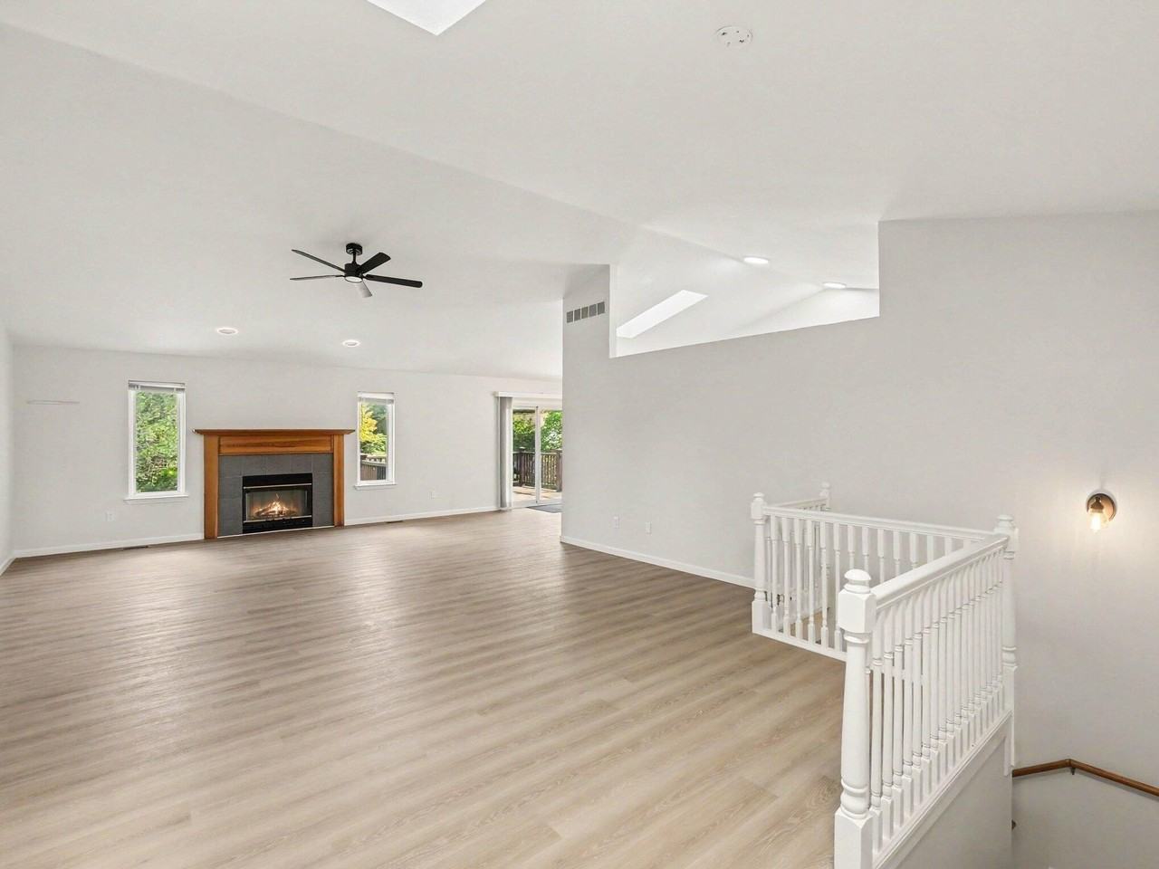 9027 Clover Dr - Photo 4 of 27