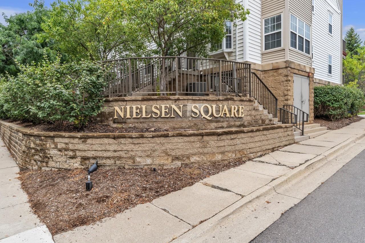 1021 Maiden Ln - Photo 2 of 36