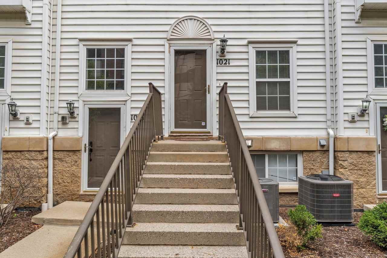 1021 Maiden Ln - Photo 3 of 36