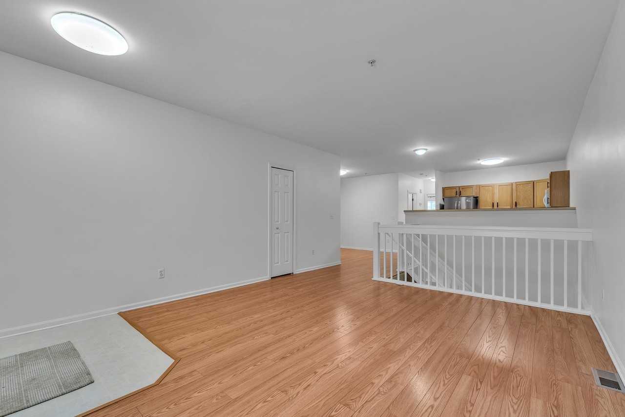 1021 Maiden Ln - Photo 6 of 36