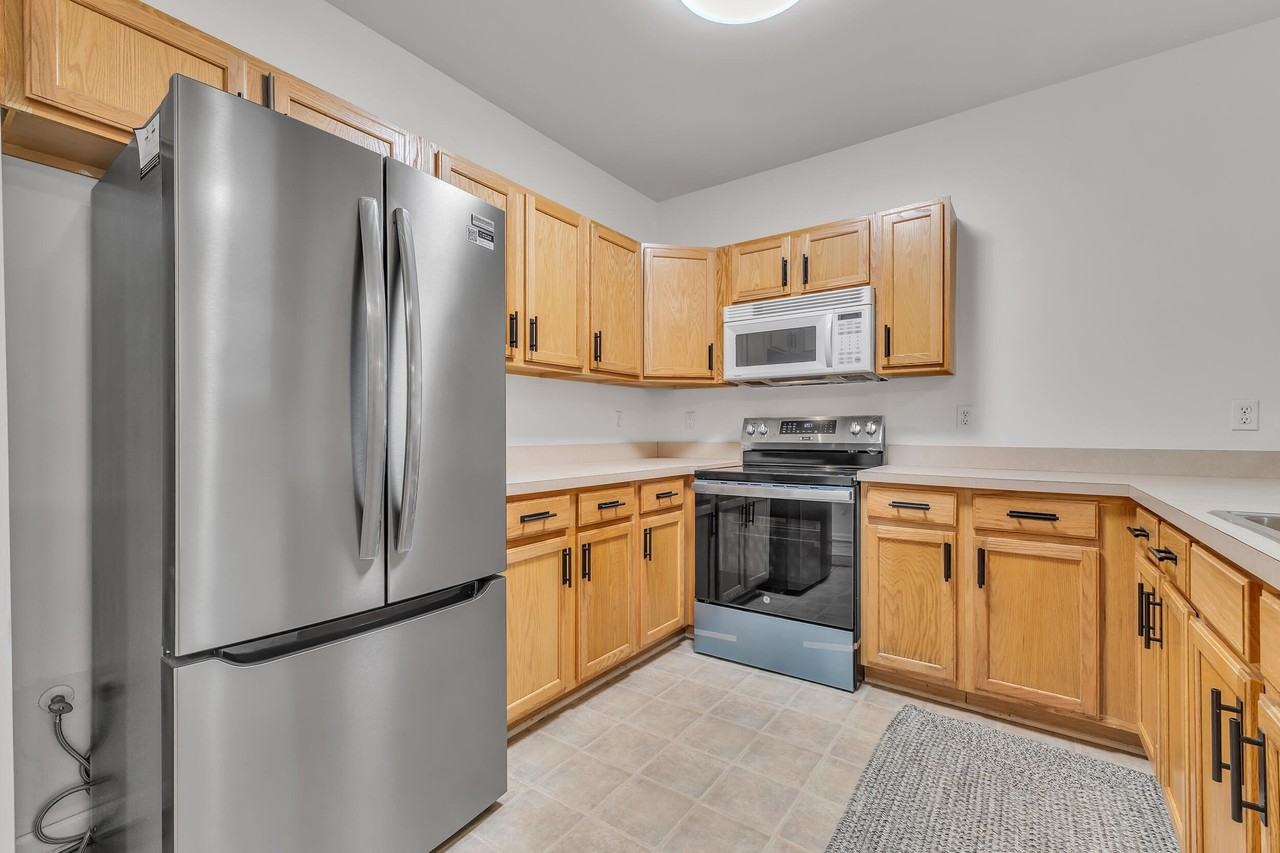 1021 Maiden Ln - Photo 7 of 36