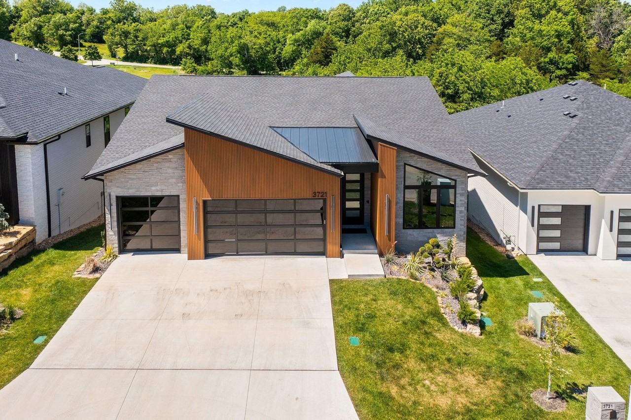 3721 E Woodhue St - Photo 4 of 50