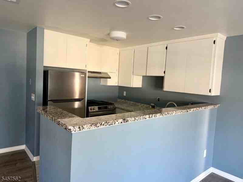 86 Main St #G - Photo 2 of 6