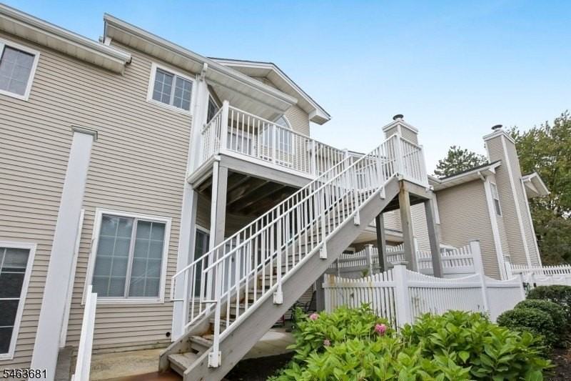 8 Bentley Ct - Photo 3 of 41