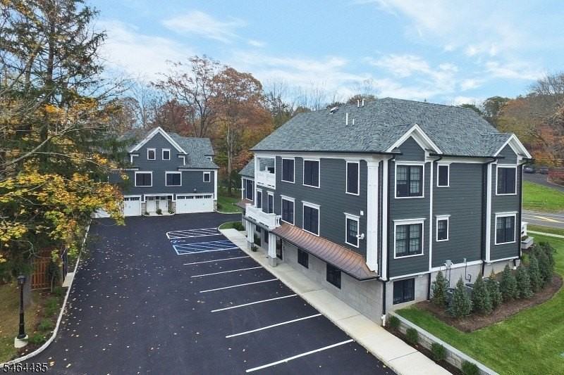 210 Mountain Blvd #2B