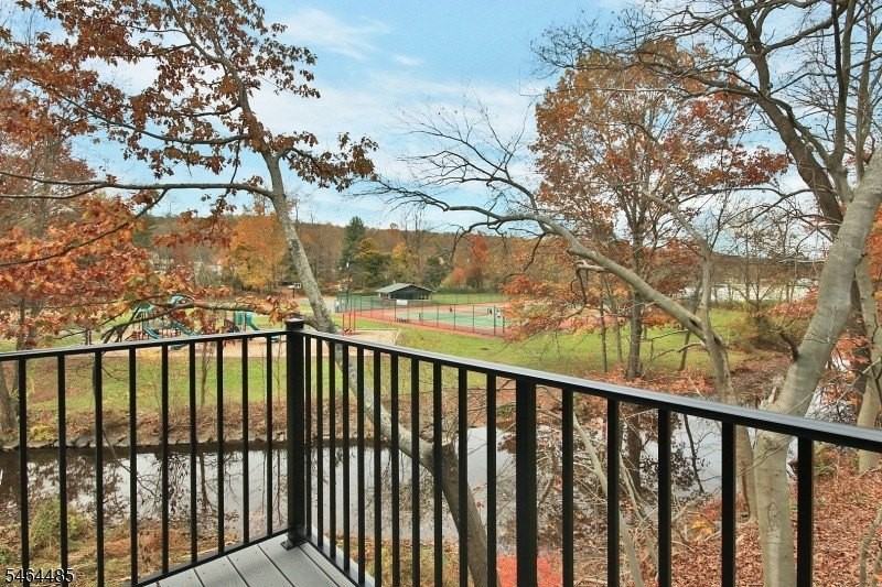 210 Mountain Blvd #2B - Photo 5 of 6