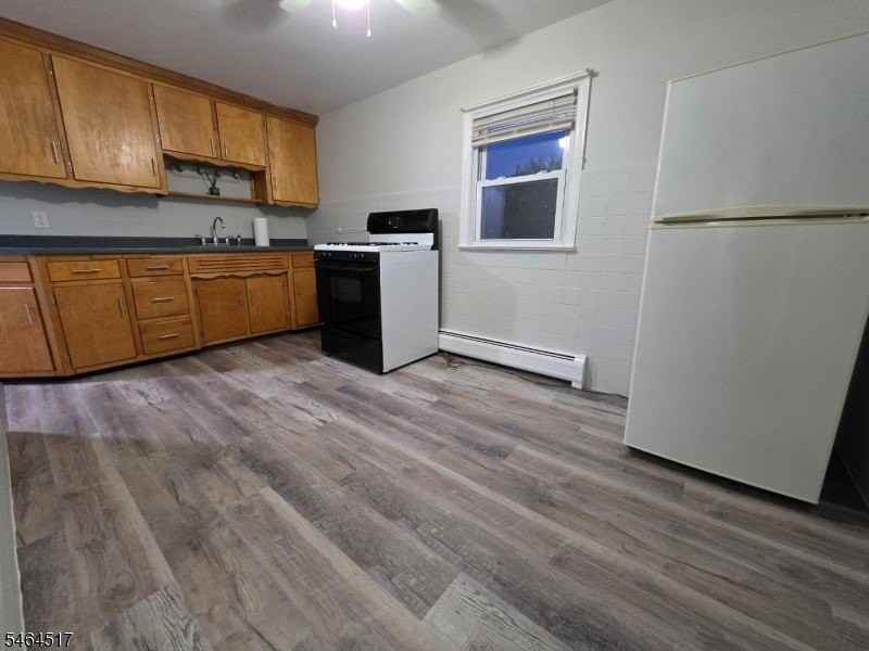 256 Martha Ave - Photo 6 of 8