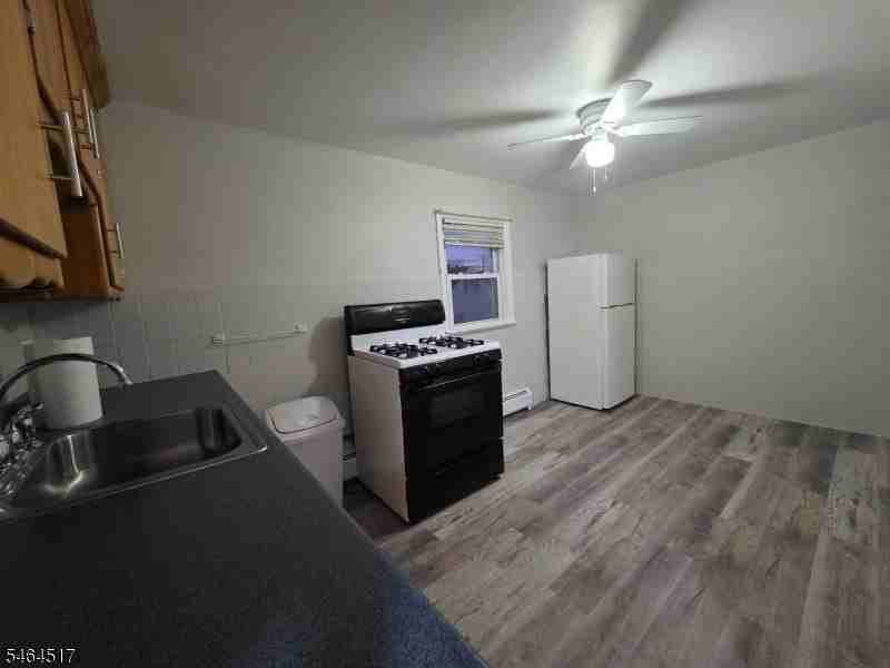 256 Martha Ave - Photo 7 of 8