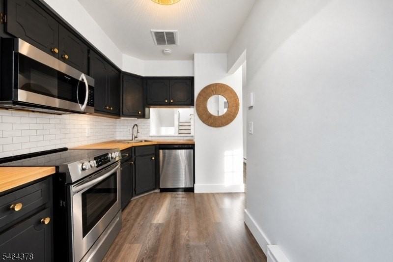 634 Upperway - Photo 3 of 20