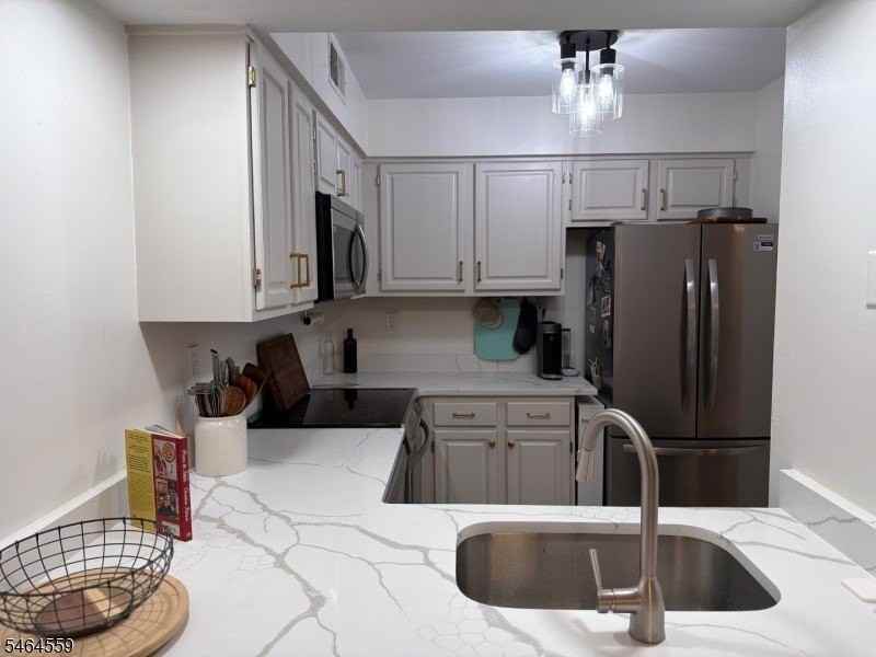 321 Ringwood Ave - Photo 3 of 19