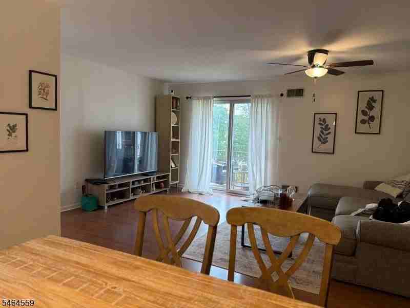 321 Ringwood Ave - Photo 4 of 19