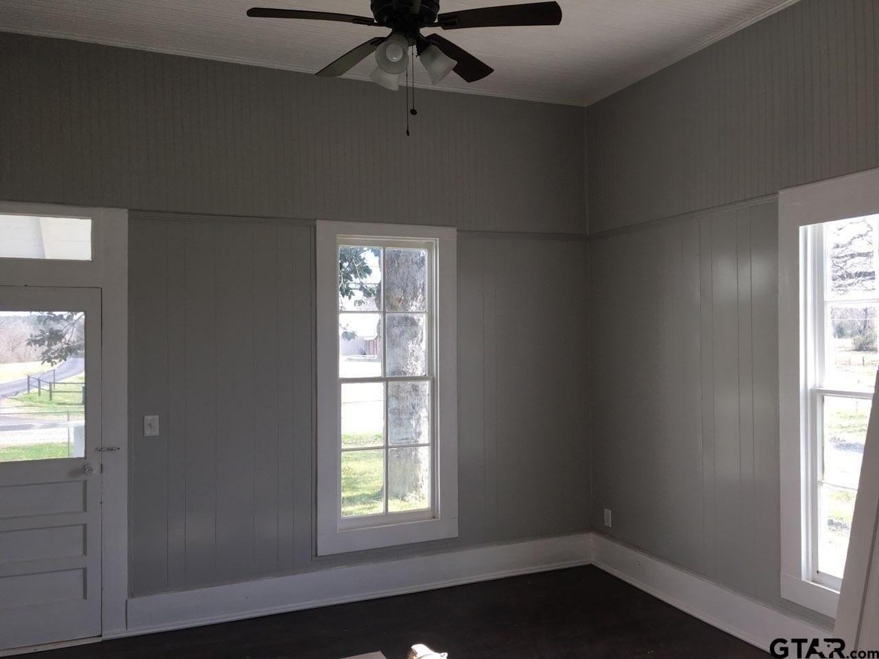 902 Crockett St - Photo 3 of 8