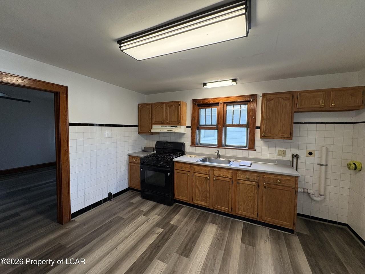 241 Lyndwood Ave - Photo 2 of 8