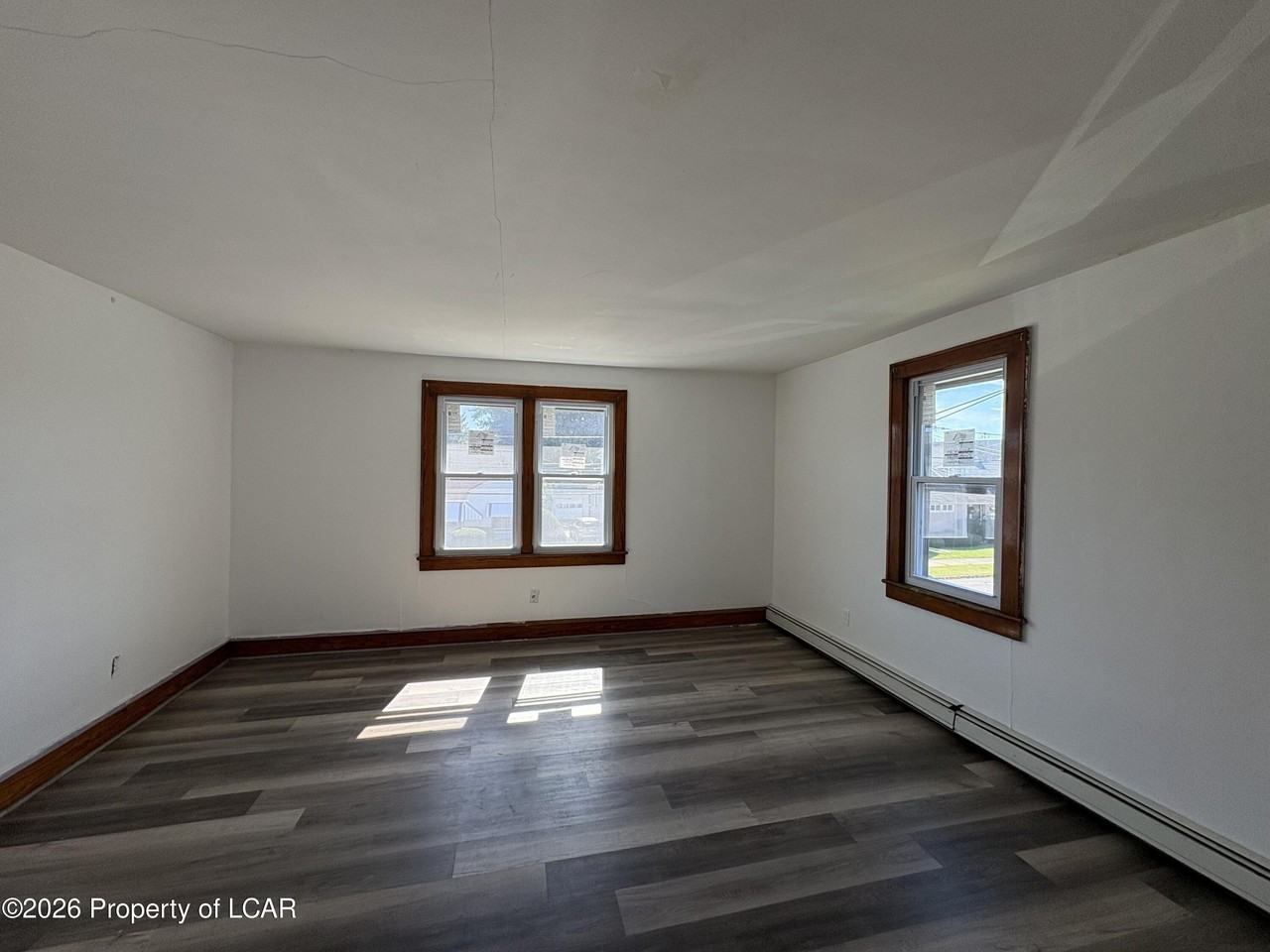 241 Lyndwood Ave - Photo 6 of 8