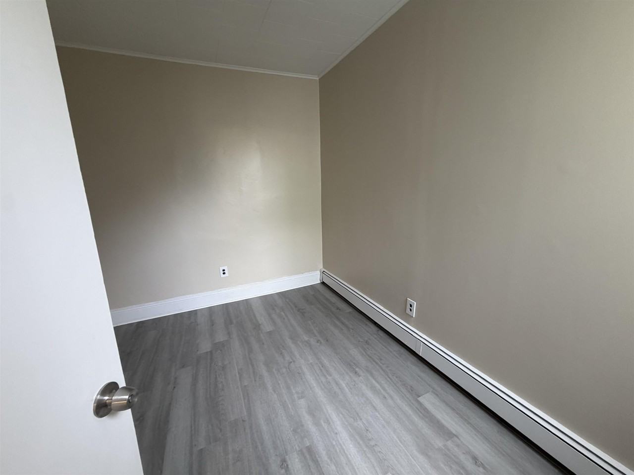 89 W 17th St - Photo 6 of 7