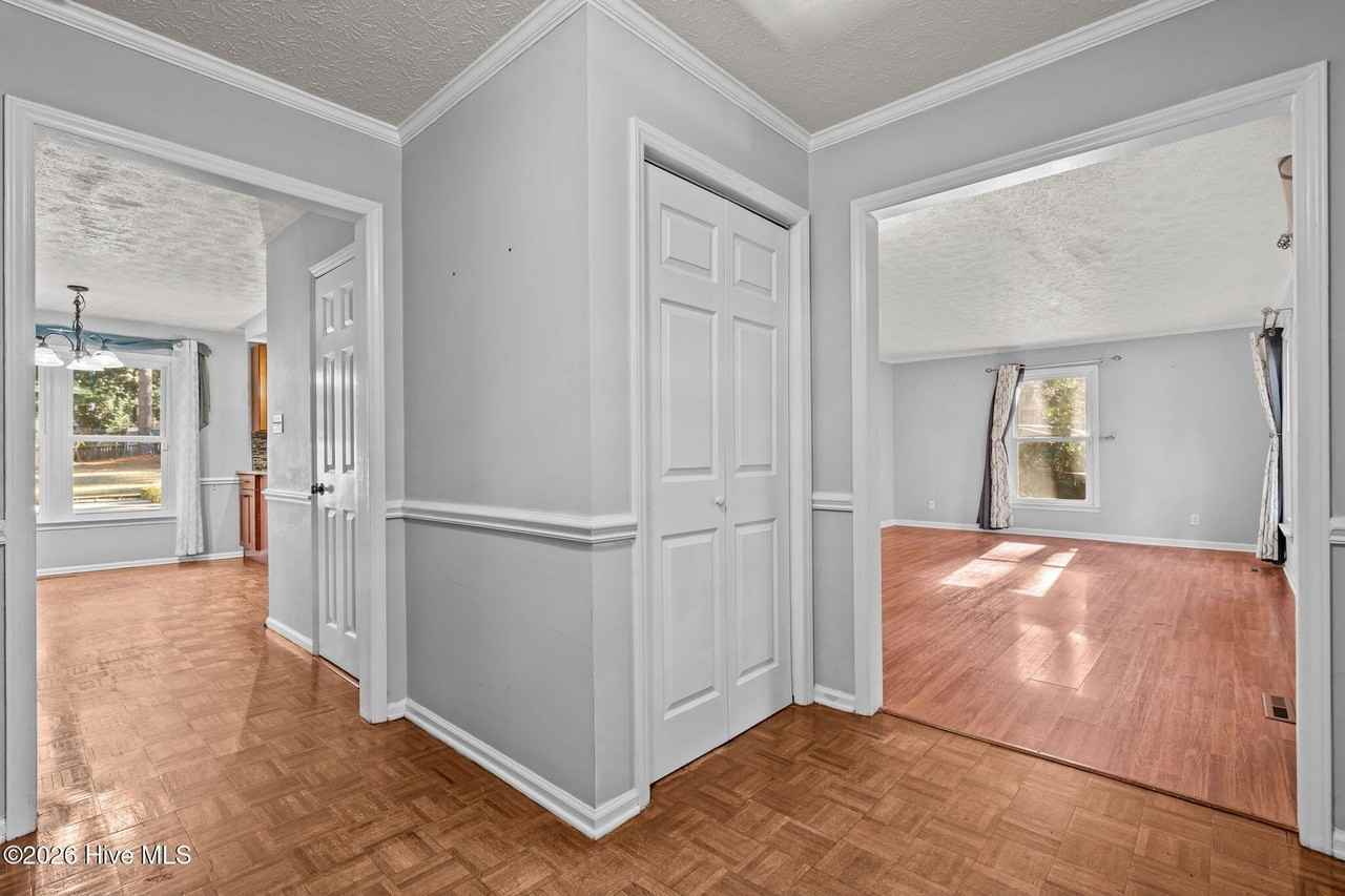 215 Canterbury Rd - Photo 3 of 50
