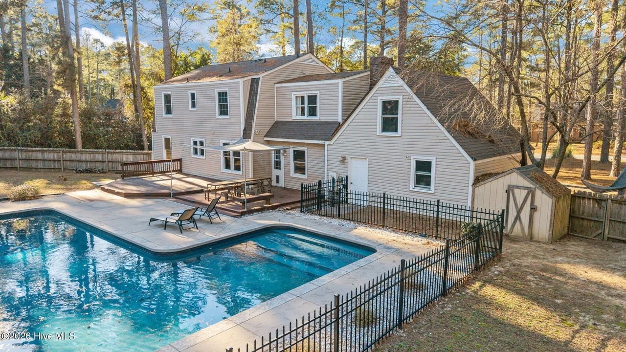 215 Canterbury Rd - Photo 4 of 50