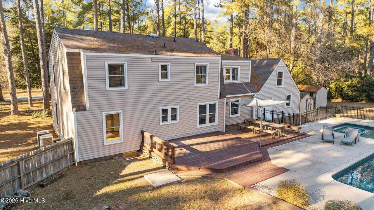 215 Canterbury Rd - Photo 6 of 50