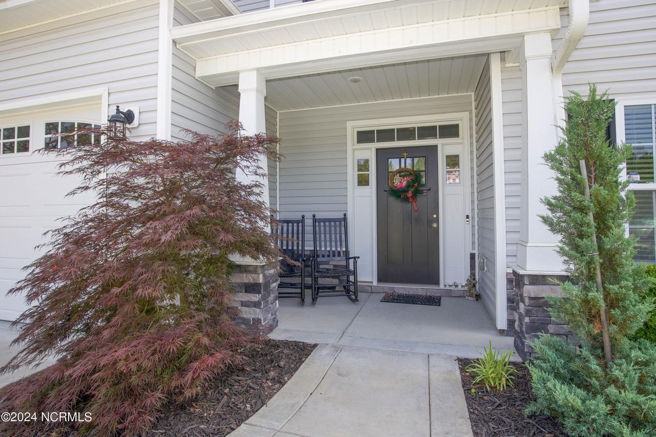 1253 Yellowwood Dr - Photo 2 of 48