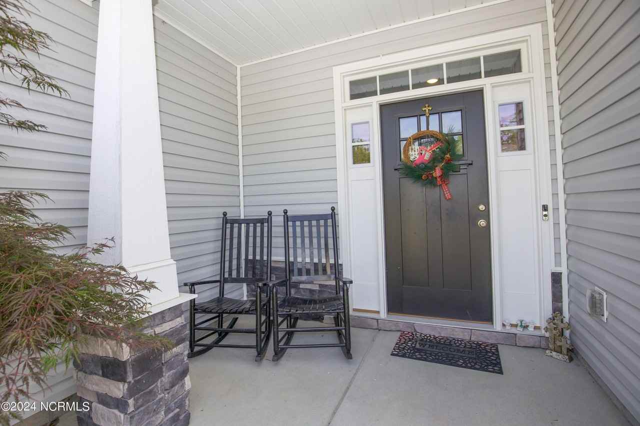 1253 Yellowwood Dr - Photo 3 of 48