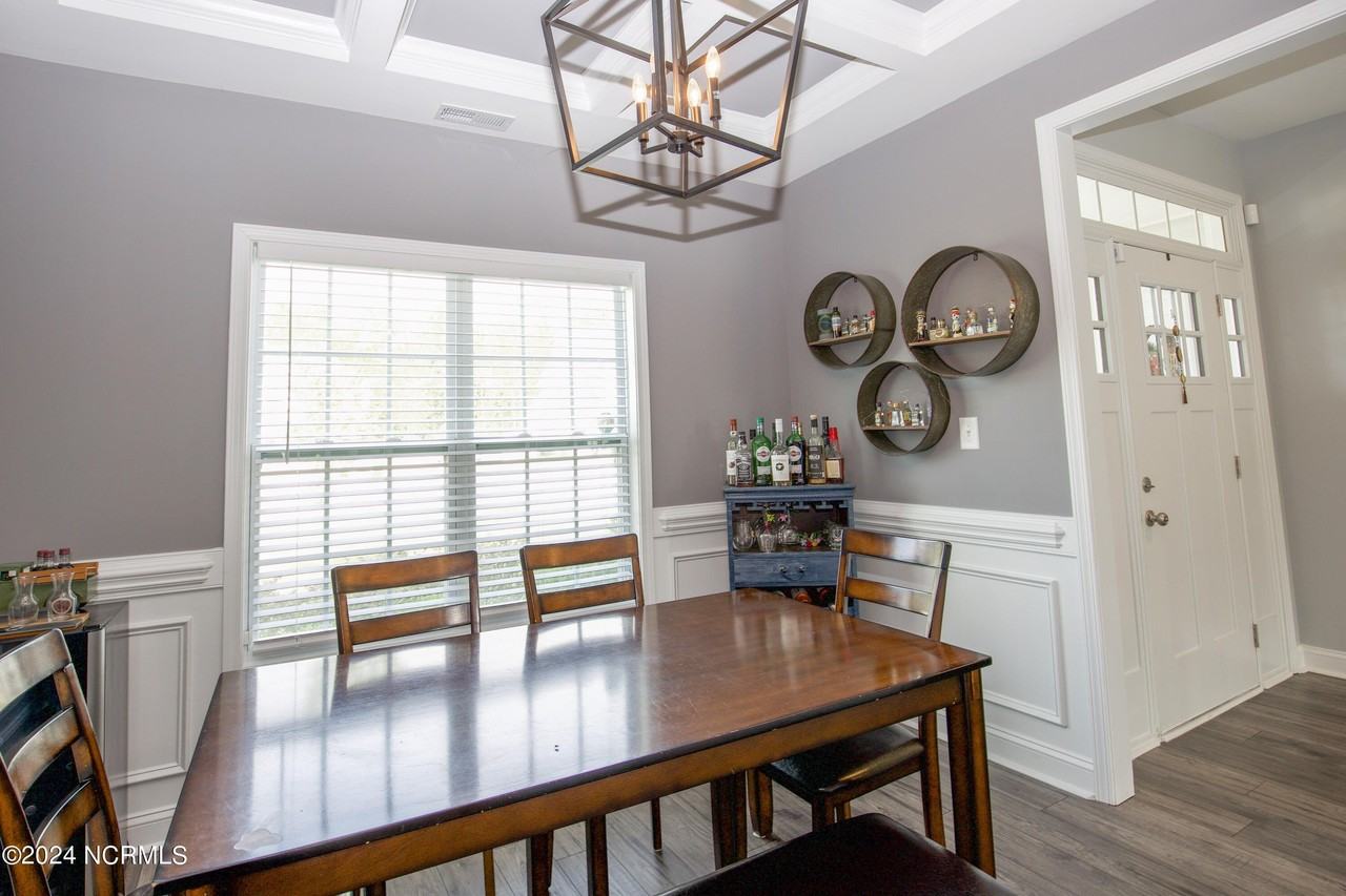 1253 Yellowwood Dr - Photo 5 of 48
