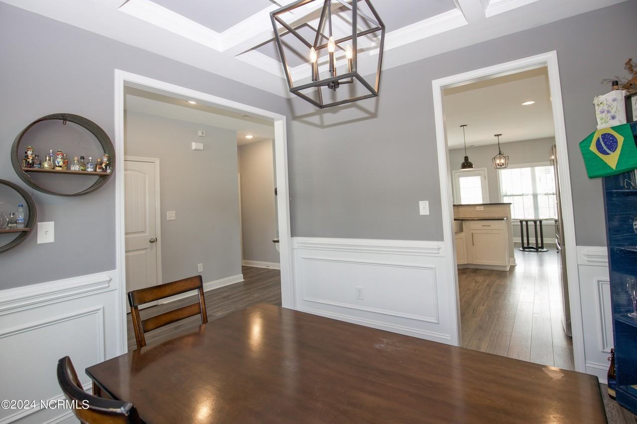 1253 Yellowwood Dr - Photo 6 of 48