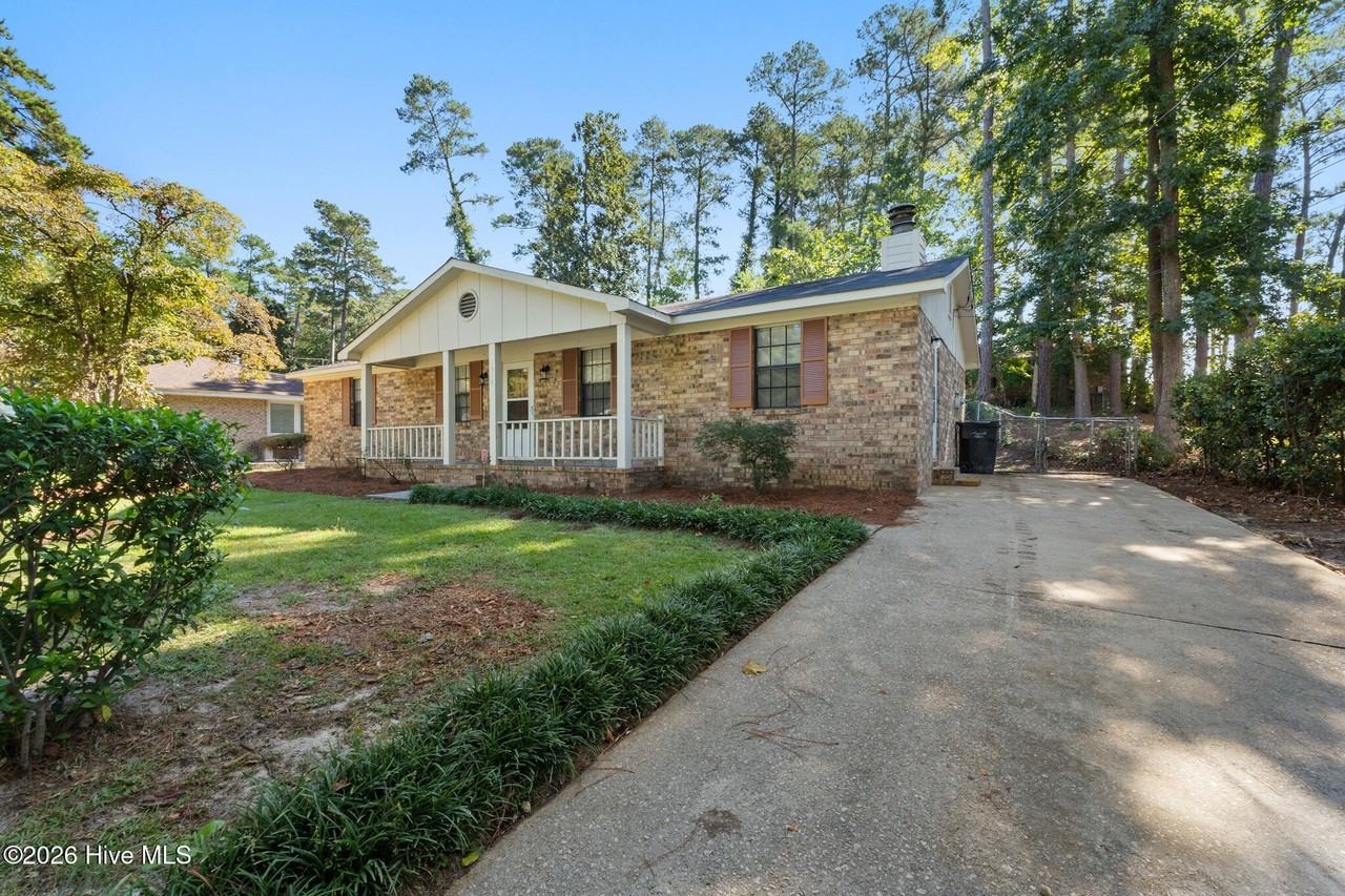 1916 Rock Springs Dr - Photo 2 of 17