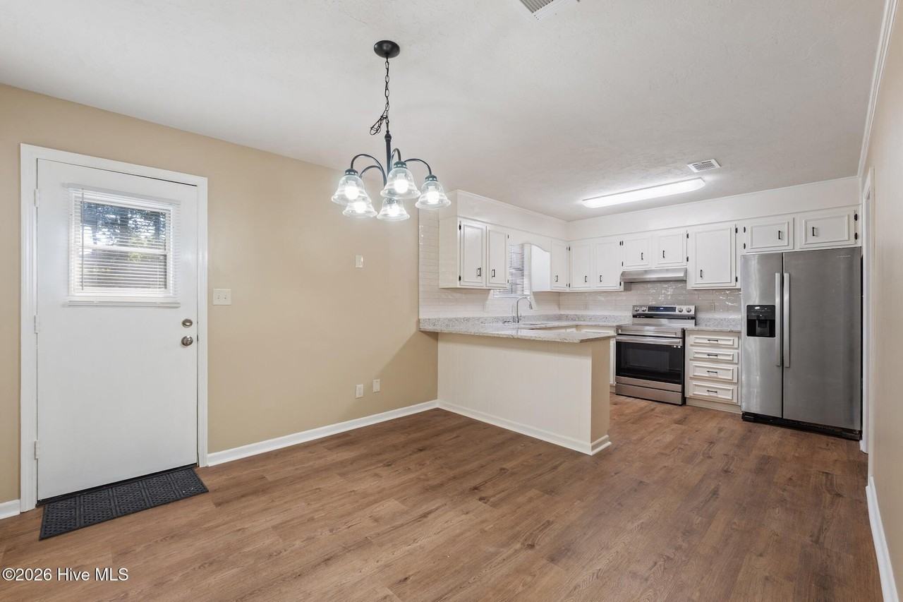 1916 Rock Springs Dr - Photo 4 of 17