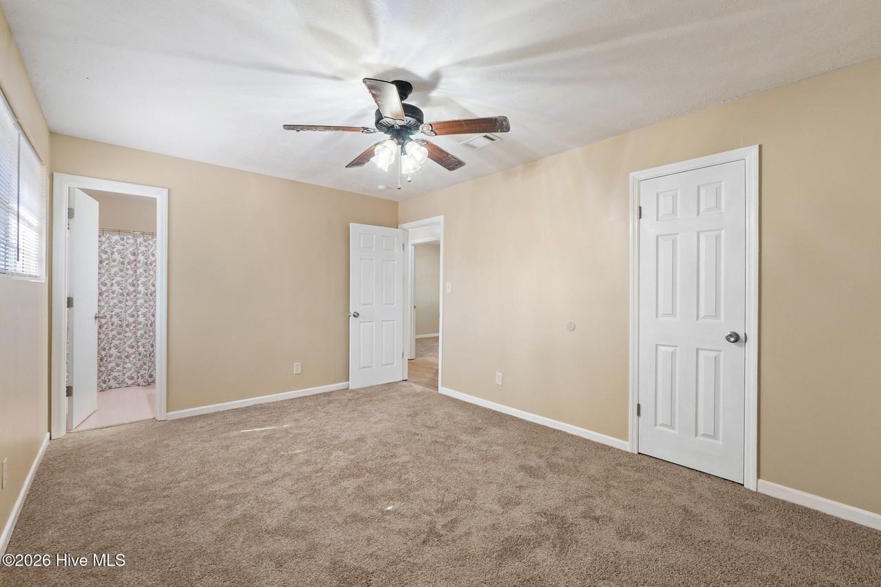 1916 Rock Springs Dr - Photo 6 of 17