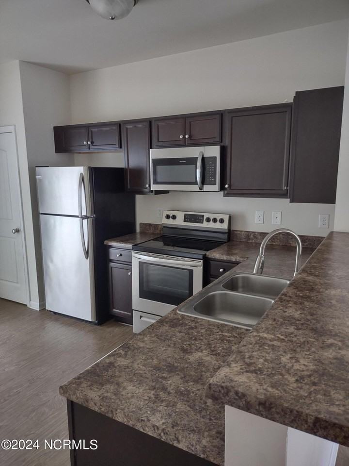 126 Beacon Woods Dr - Photo 3 of 5