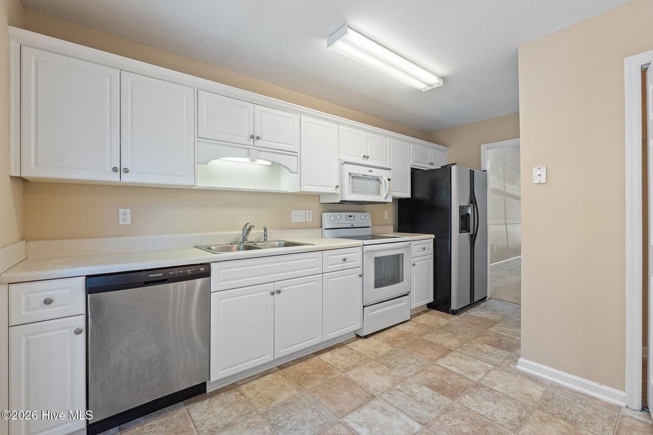 1527 Abby Way - Photo 7 of 17
