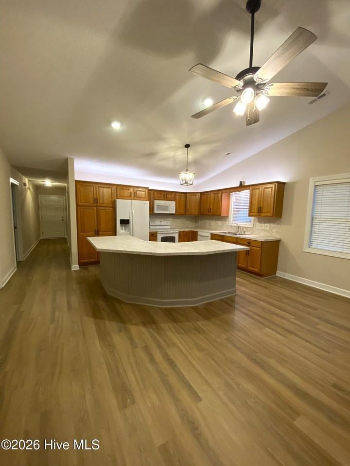 201 Village Ct - Photo 4 of 16
