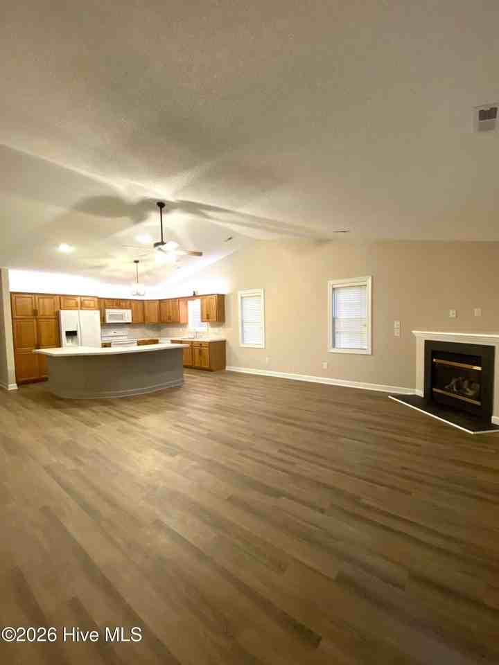 201 Village Ct - Photo 6 of 16