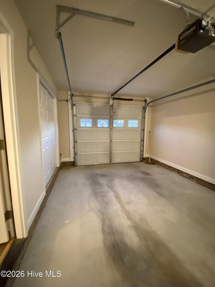 201 Village Ct - Photo 7 of 16