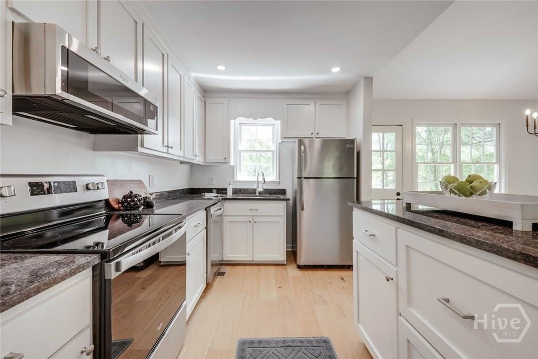 315 Davis St - Photo 4 of 32