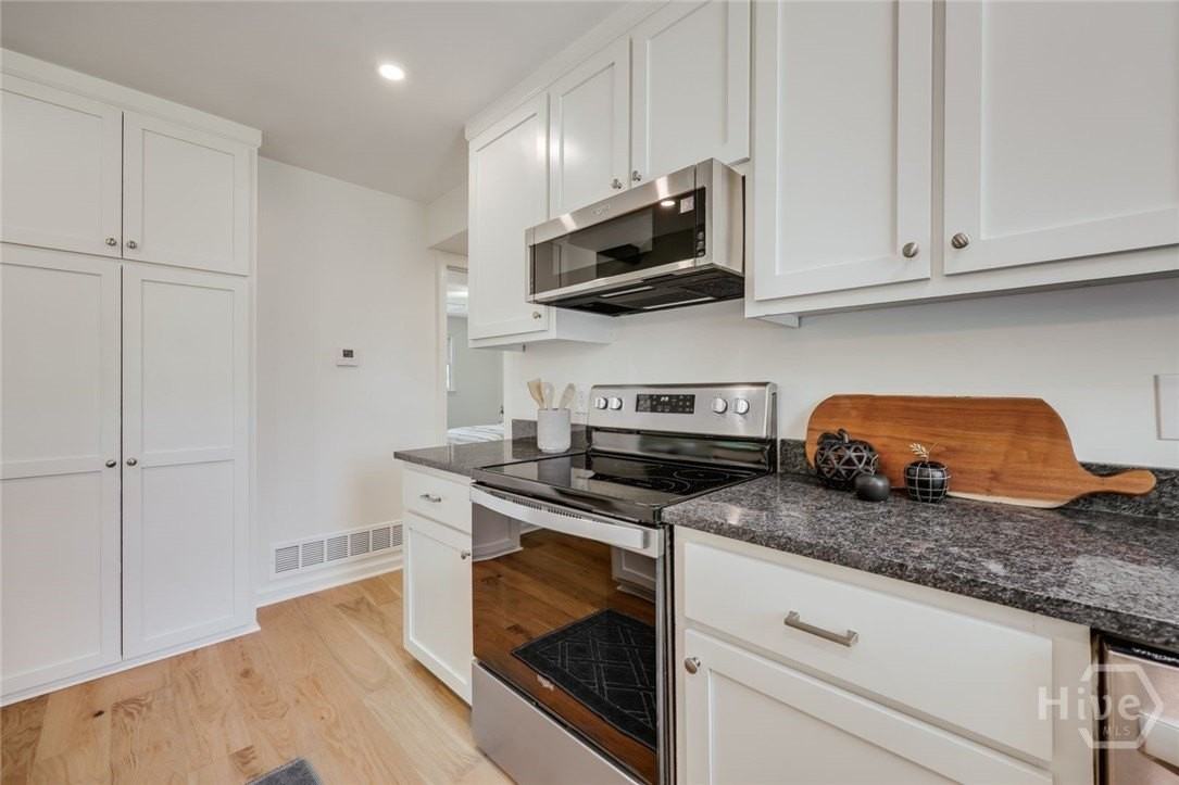 315 Davis St - Photo 5 of 32