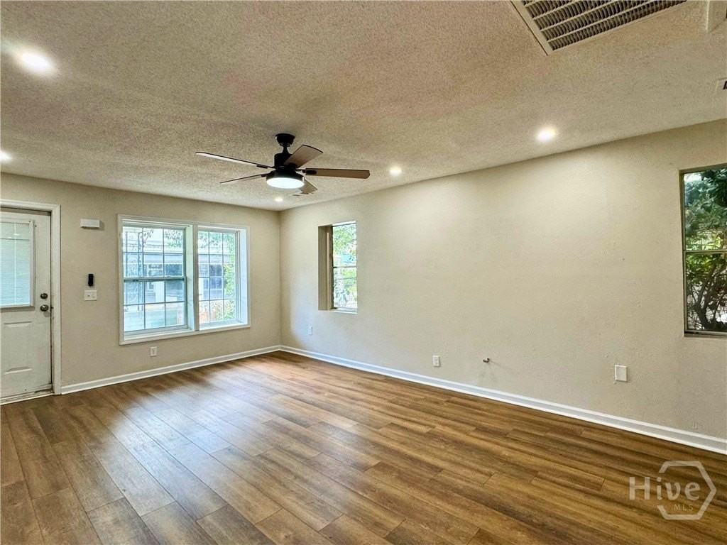 2032 Eppinger St - Photo 2 of 14