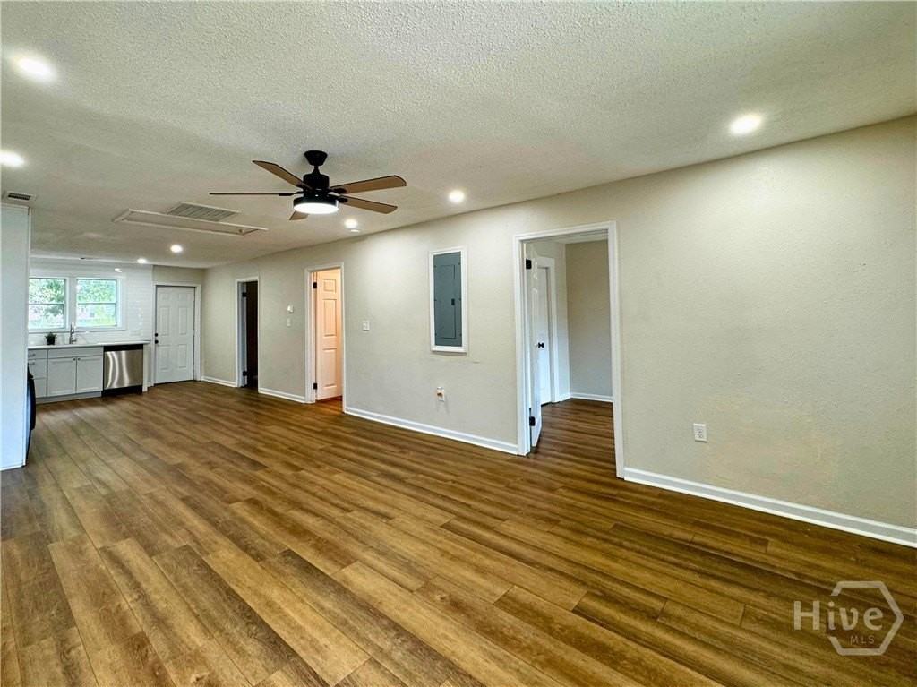 2032 Eppinger St - Photo 3 of 14