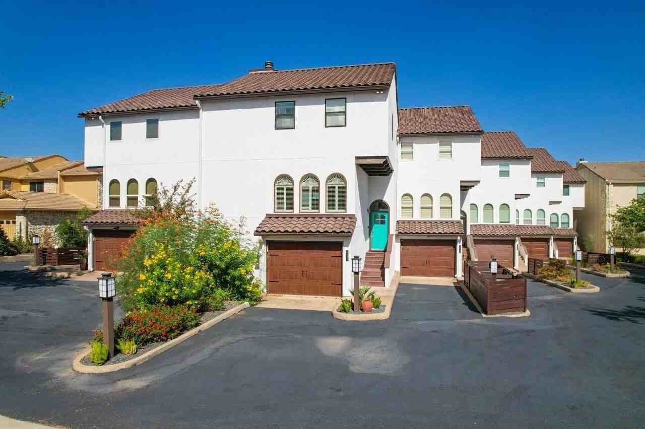 415 Horseshoe Bay Blvd - Photo 2 of 32