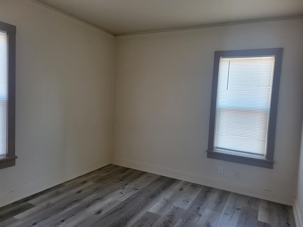 914 E Main St #1 - Photo 3 of 5