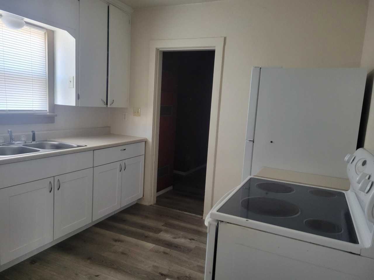 914 E Main St #1 - Photo 4 of 5